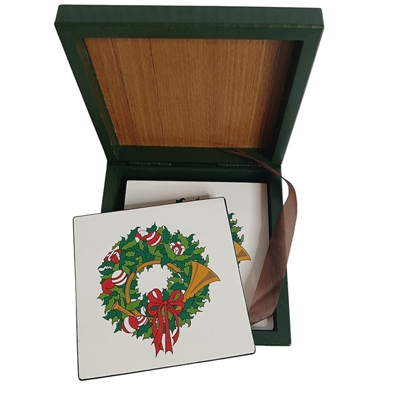 Set of 4 Vintage Christmas Coasters Fox Hunting French Horn in a Wooden Box - Picture 1 of 13